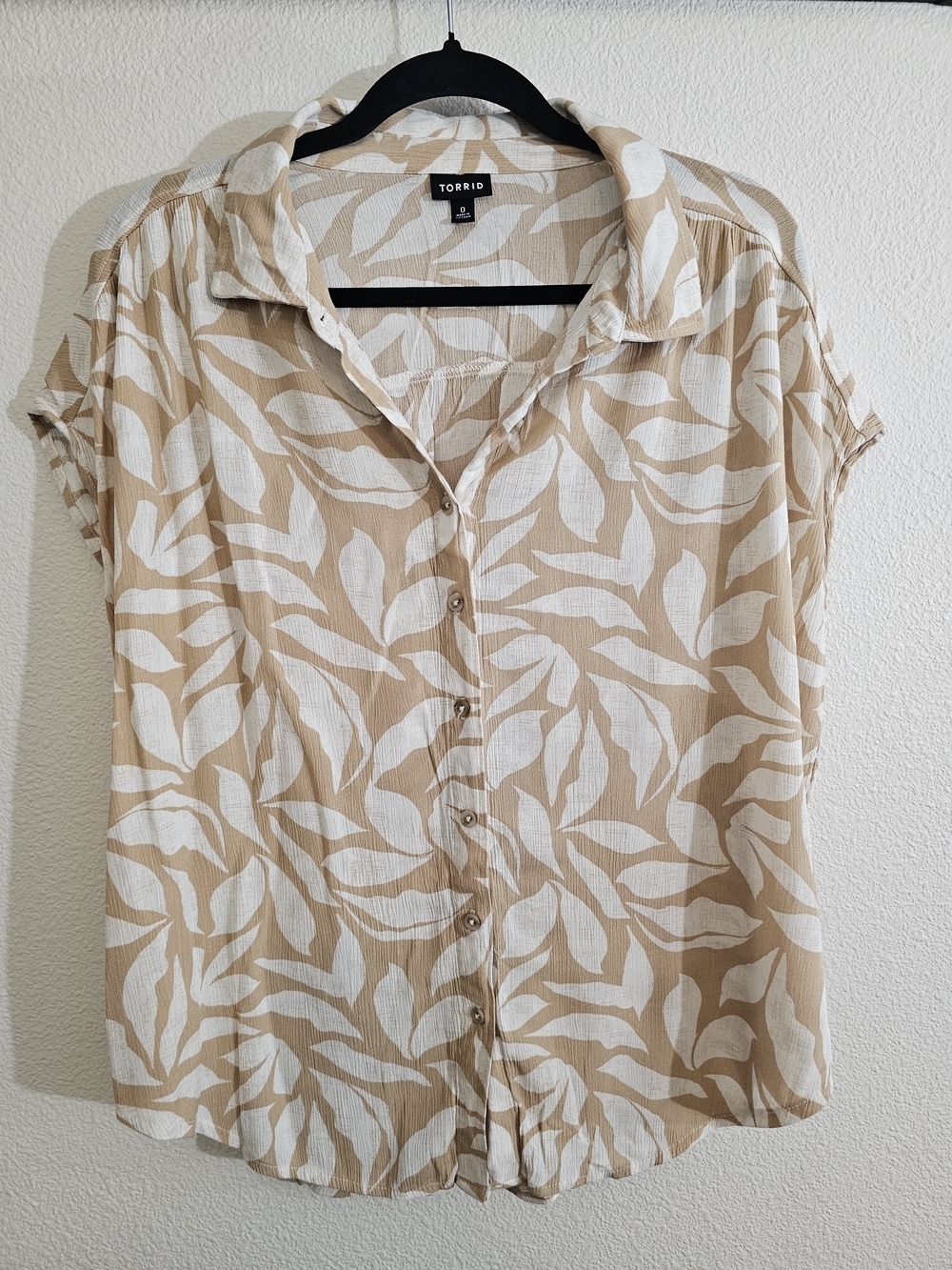 Torrid Beige & White Leaf-Print Button Front Top